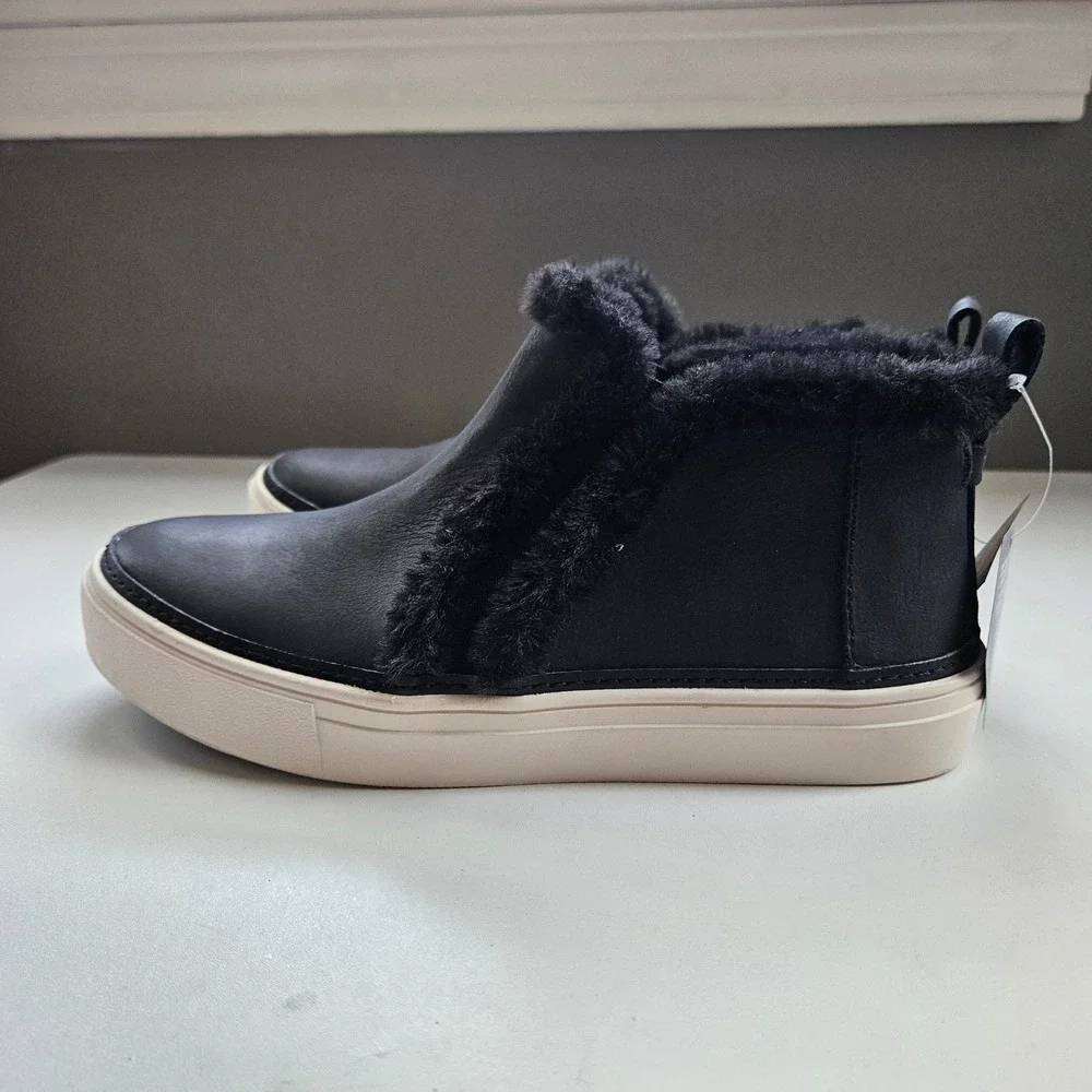 TOMS Slip On Sneaker Booties Womens 7 Black Leather Faux Fur Platform Minimalist